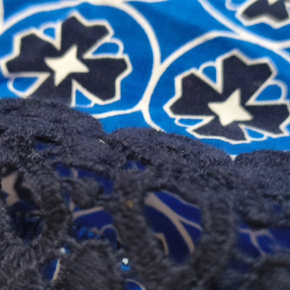 Blue Patterned Women's Top No Size But Fits Like A Large. - Picture 4 of 5